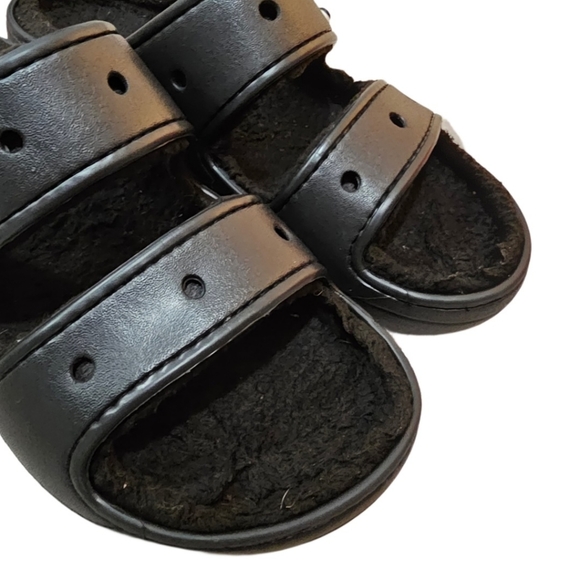 **SOLD** Crocs Adult Classic Cozzzy Sandals - Picture 3 of 9